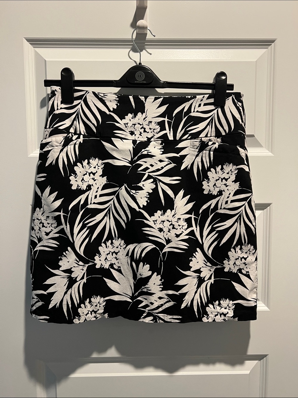 Black & White Floral Skort with Pockets - Women's Classic Print - Size L